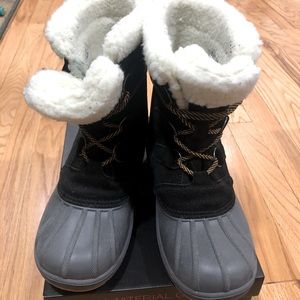 Used Big kid snow boot